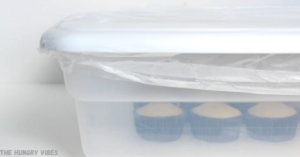 Storing chiffon cupcake in airtight container